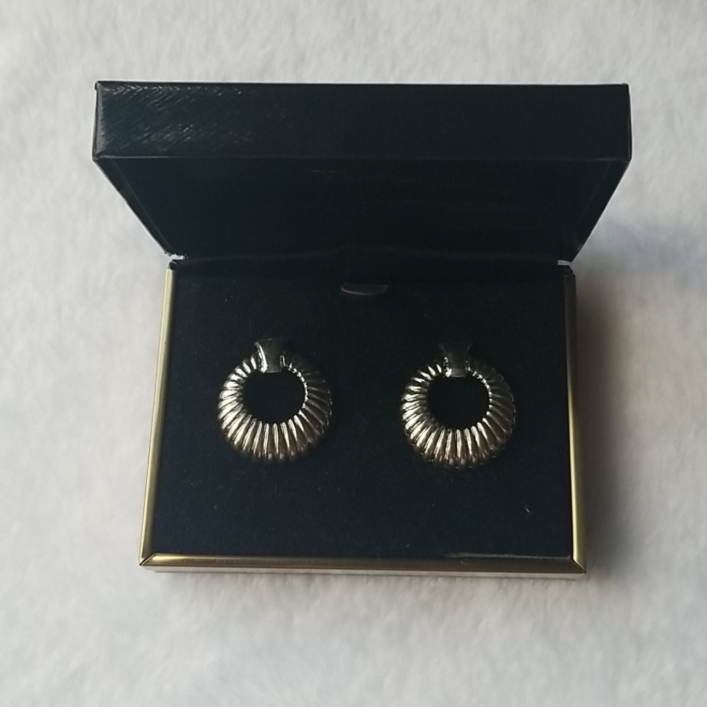 Scallop detail earrings